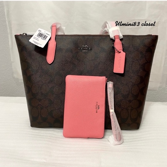Coach Handbags - 🆕🌷Coach zip tote set/shoulder bag and wristlet